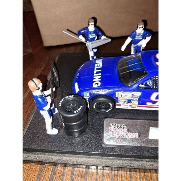 Vintage 1992 Racing Champions Bill Elliott #9 Melling 1:24 Car and Pit Crew - Picture 5 of 11